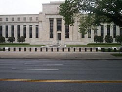 「聯準會重啟降息：歷史數據揭示美股一年平均上漲16%的潛力」