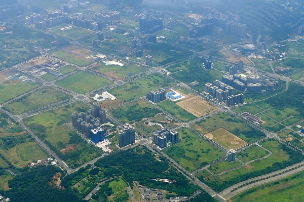 2025房市量縮難翻轉：川普政策亂入，雪上加霜？
